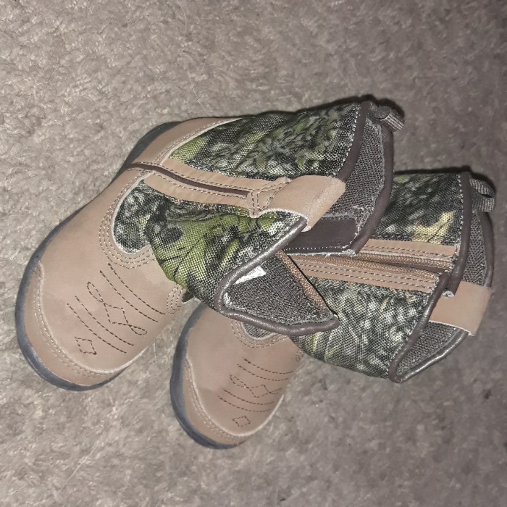 Size 4 boys cowboy boots